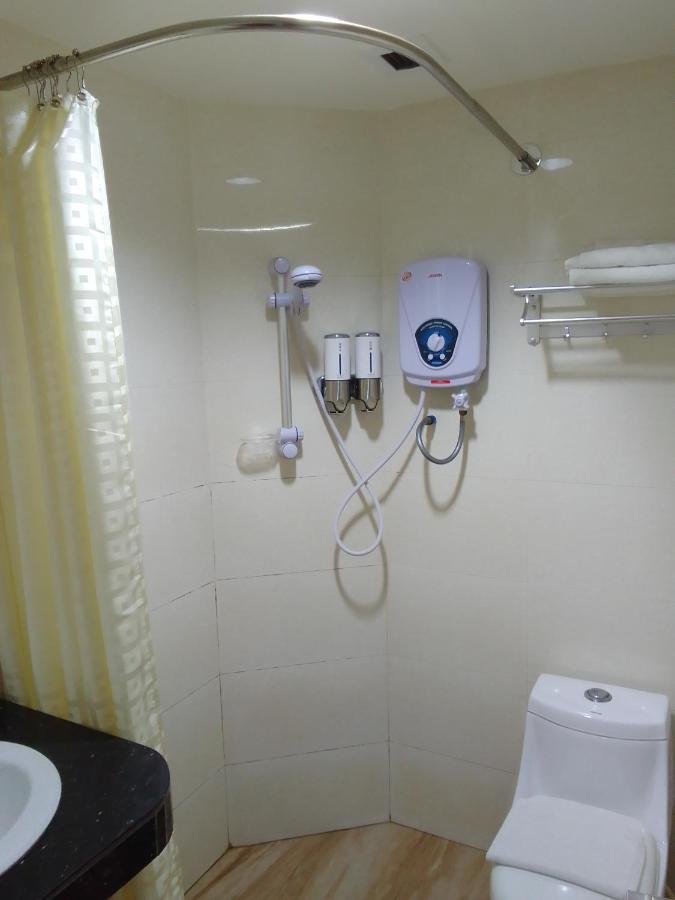 Super Oyo 90464 Borneo Suites Hotel Kota Kinabalu Kültér fotó