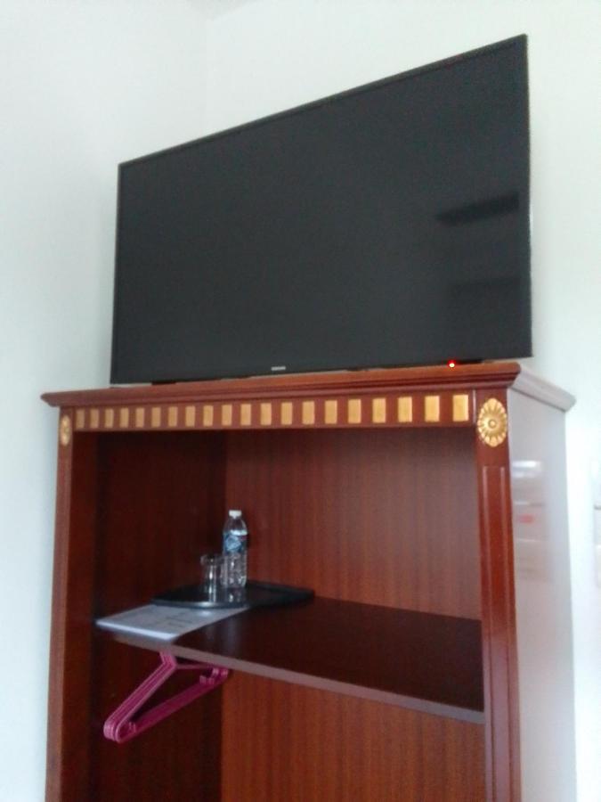 Super Oyo 90464 Borneo Suites Hotel Kota Kinabalu Kültér fotó