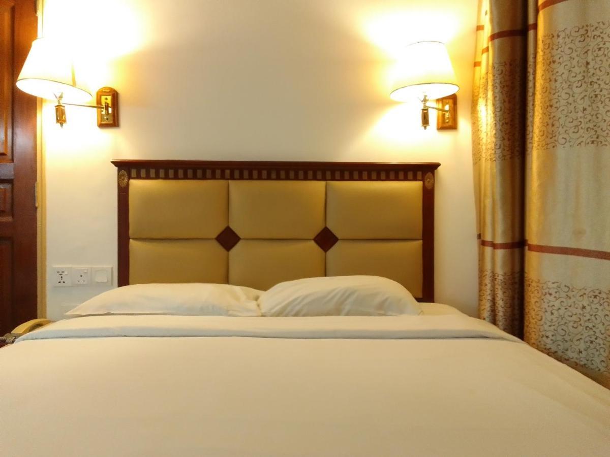 Super Oyo 90464 Borneo Suites Hotel Kota Kinabalu Kültér fotó