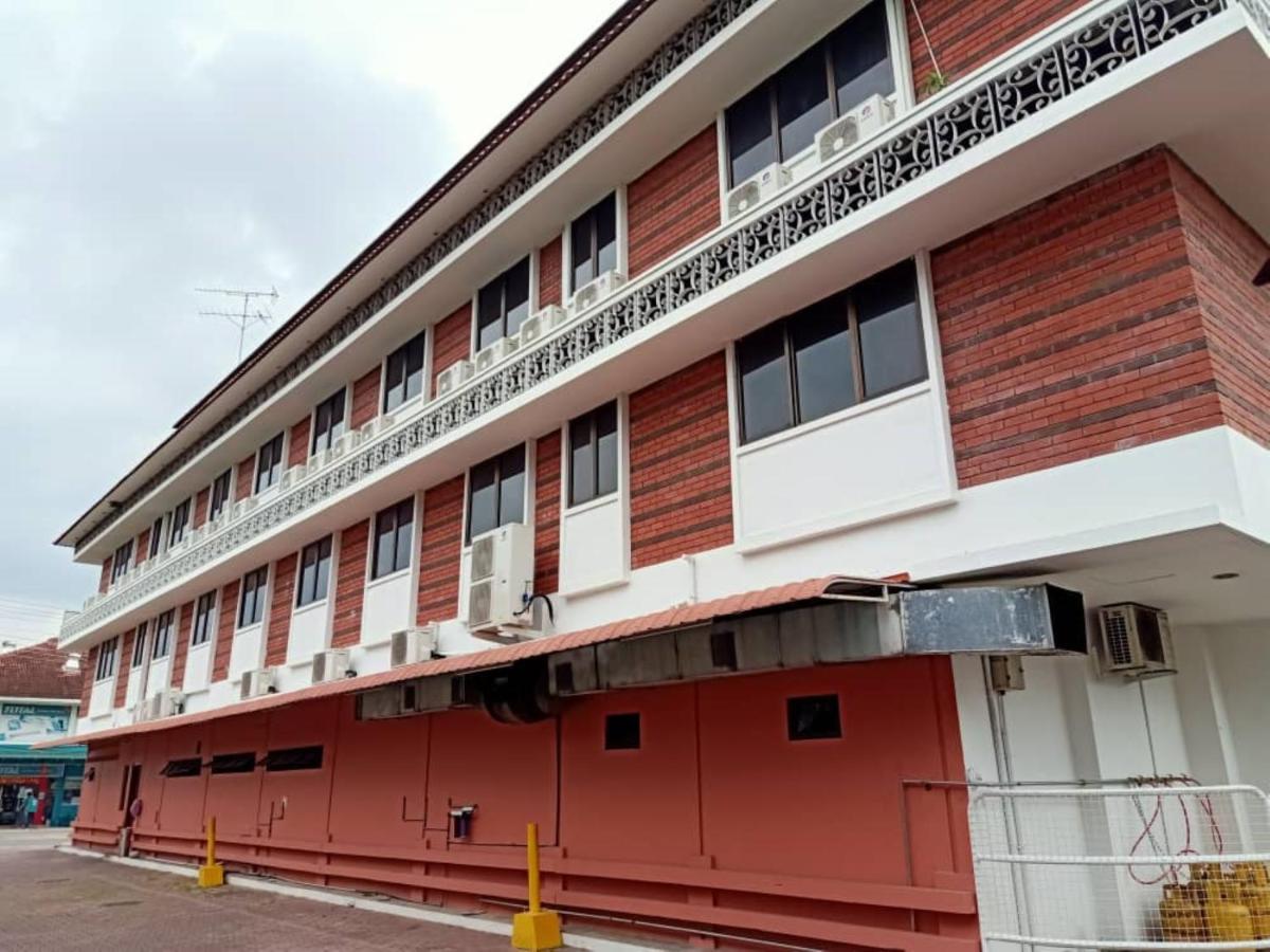 Super Oyo 90464 Borneo Suites Hotel Kota Kinabalu Kültér fotó
